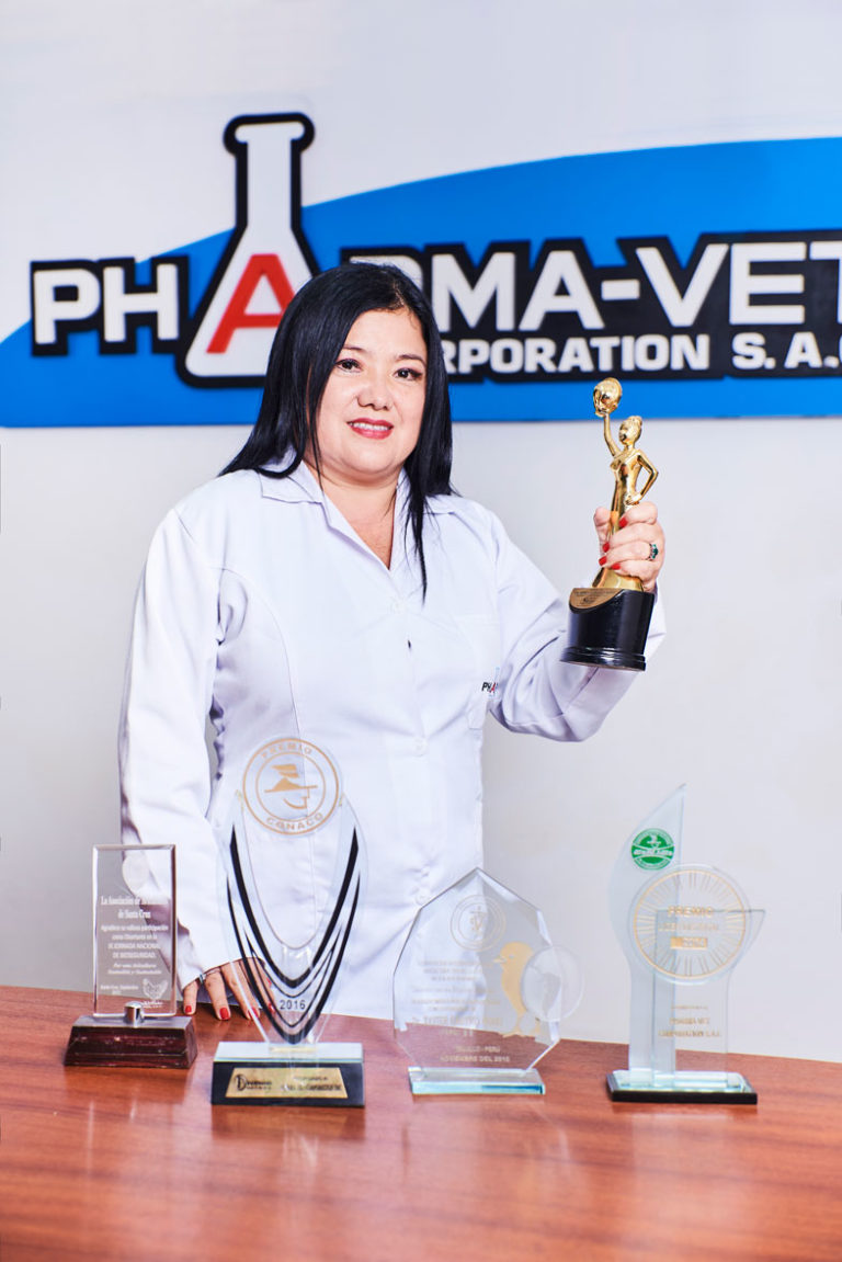 Patricia Jo, es nombrada la Mujer de Oro en la Cámara de Comercio de Lima